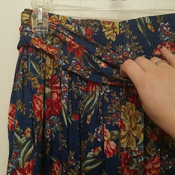 Susan Bristol_Floral Skirt w/POCKETS & Belt - Picture 10 of 14